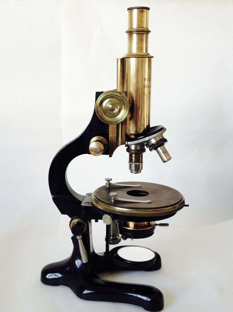 Microscopio monocular compuesto. Voigtländer. Alemania de 1908-1920.