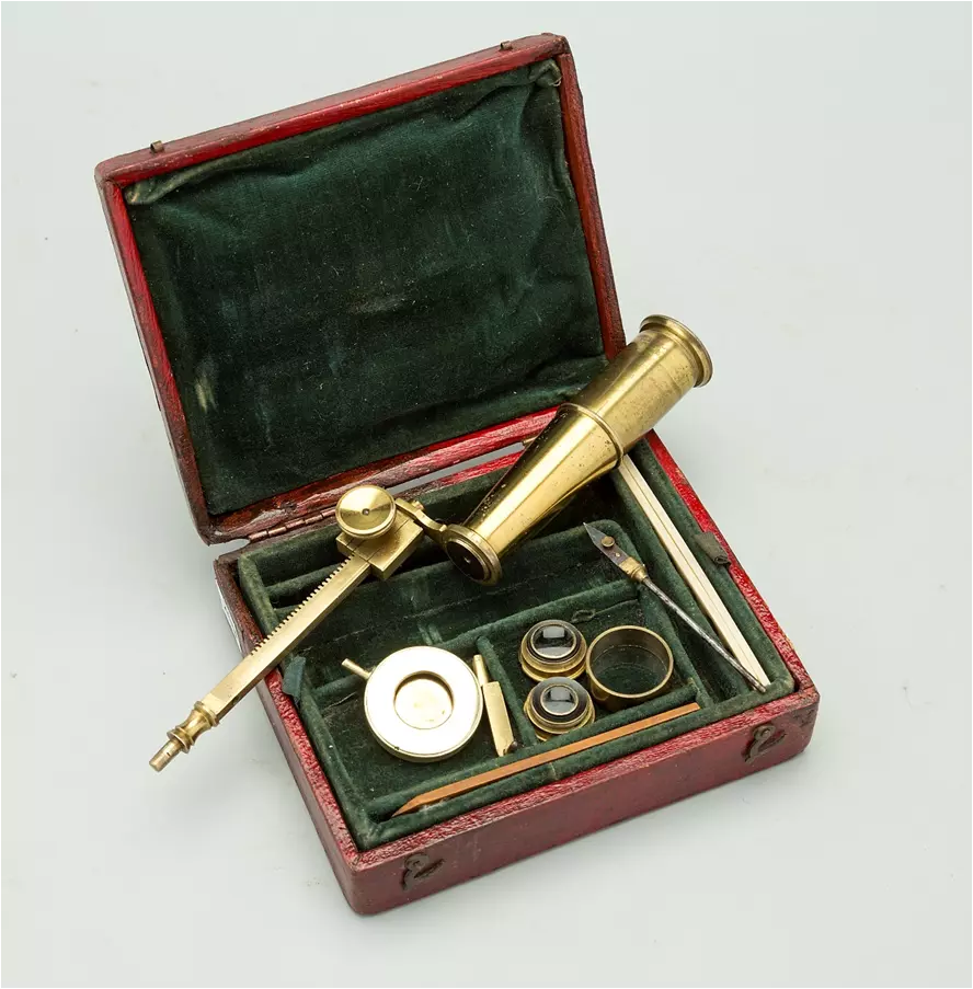 25g. Microscopio portátil Cary-Gould. Inglaterra. c.1840.