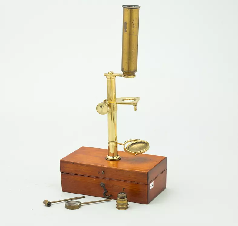 25h. Microscopio Cary-Gould. Inglaterra. c.1840.