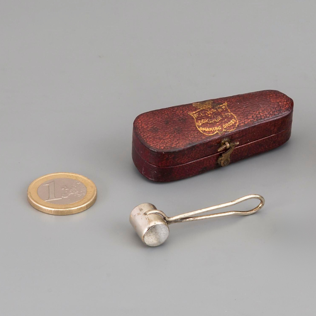 Lupa en miniatura modelo Stanhope. Londres.c.1880.