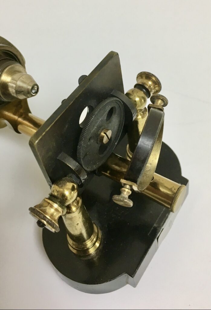 Microscopio monocular simple. c.1860. Fabricante desconocido.