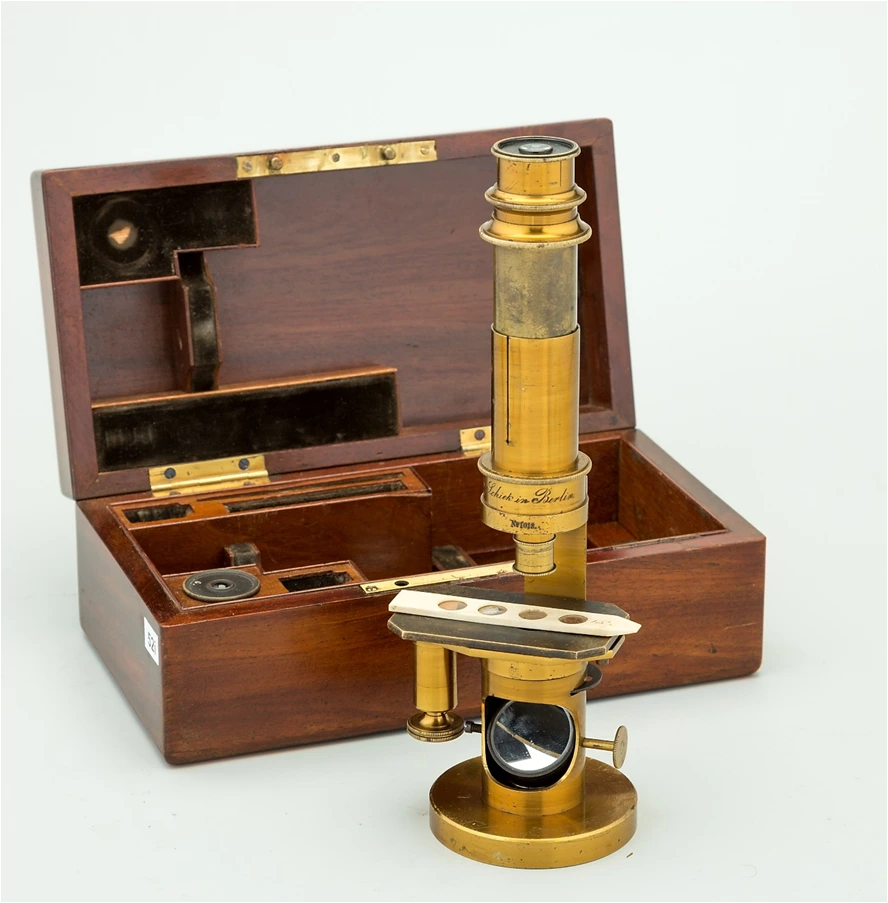 51k. Microscopio de barril. F.W. Schiek. Berlin. 1859.