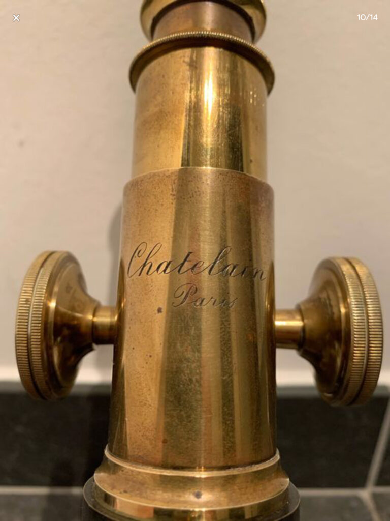 Microscopio monocular. M. Chatelain. París c.1880.