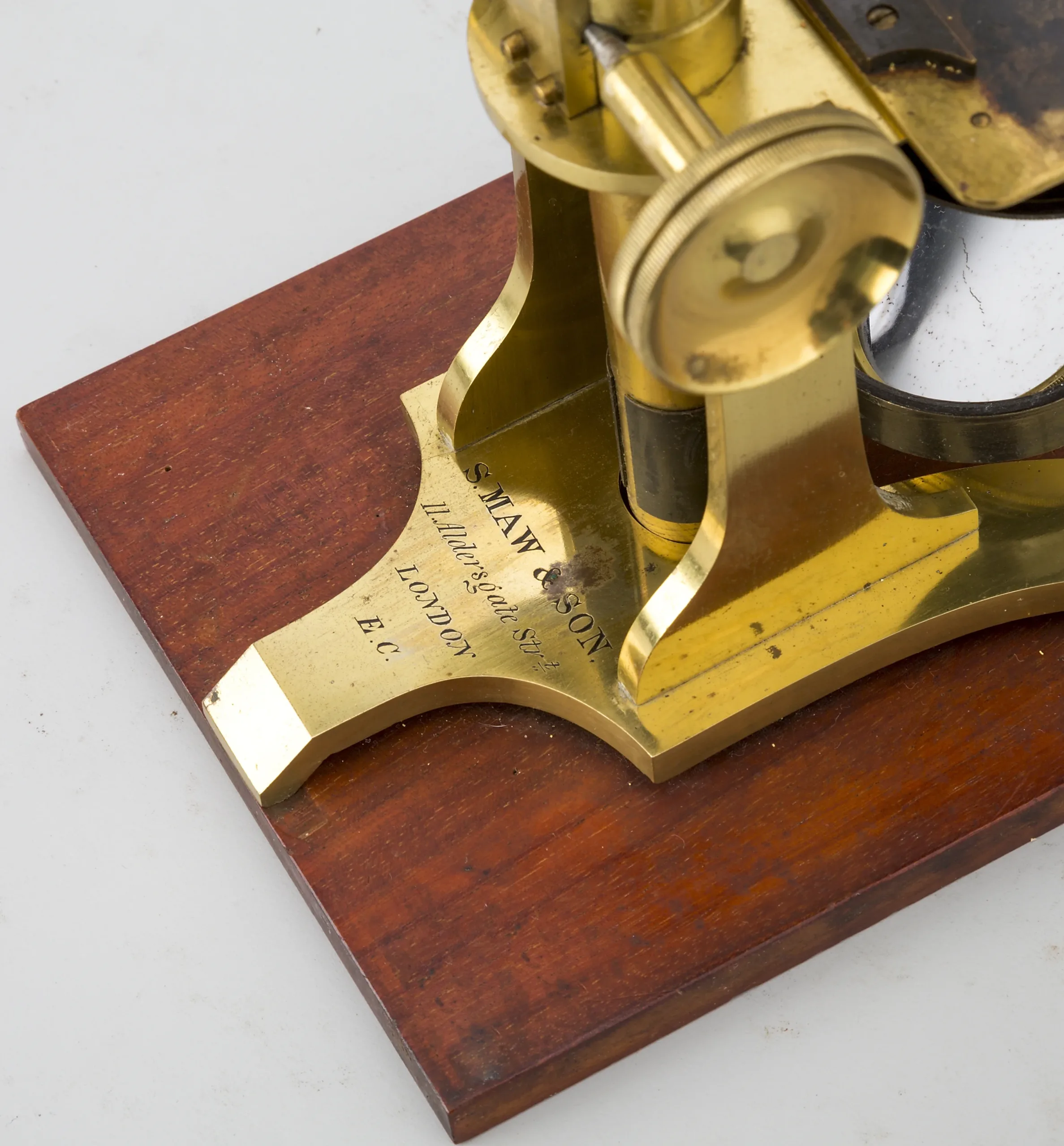 61a. Microscopio monocular. Maw & son .1880. Londres.