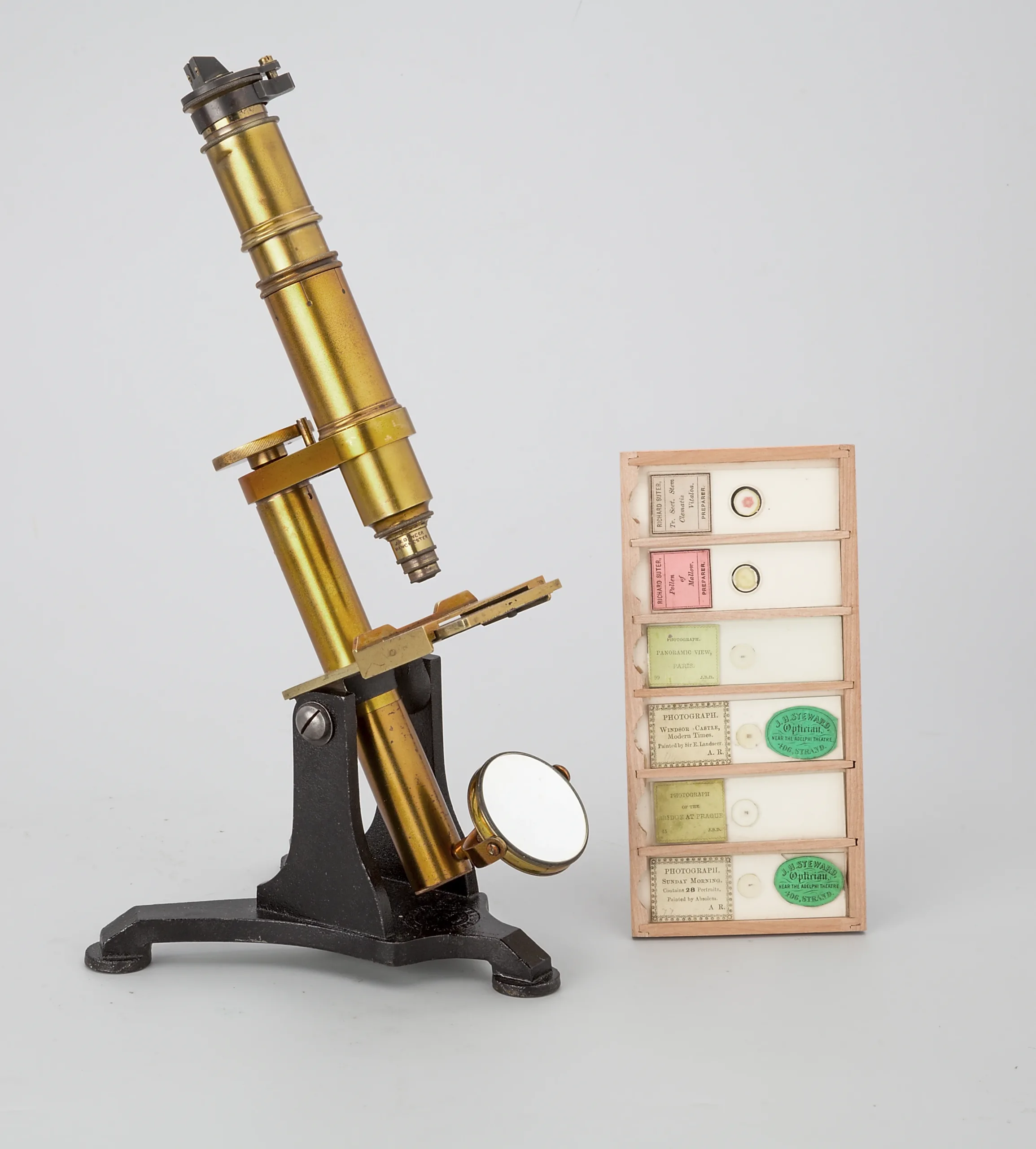 Microscopio con dispositivo de proyección. J. Benjamín Dancer. Manchester.1873.