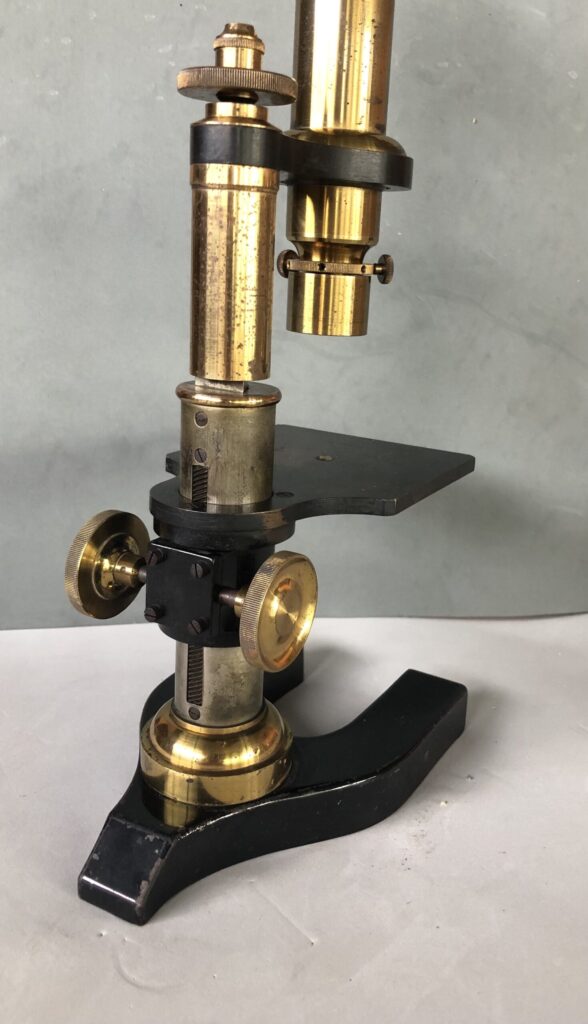 Microscopio mineralógico Nachet. c1890