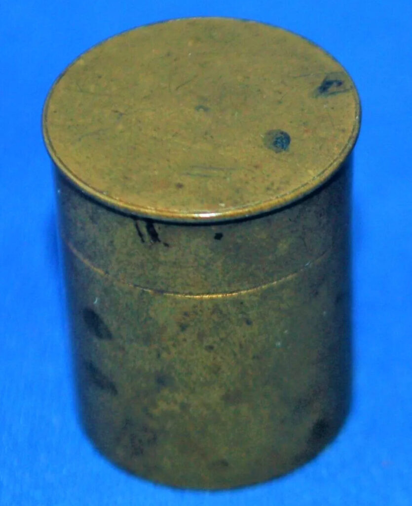 Pequeño microscopio cilíndrico de bolsillo. Neill Brothers. Belfast. c.1880-1900.