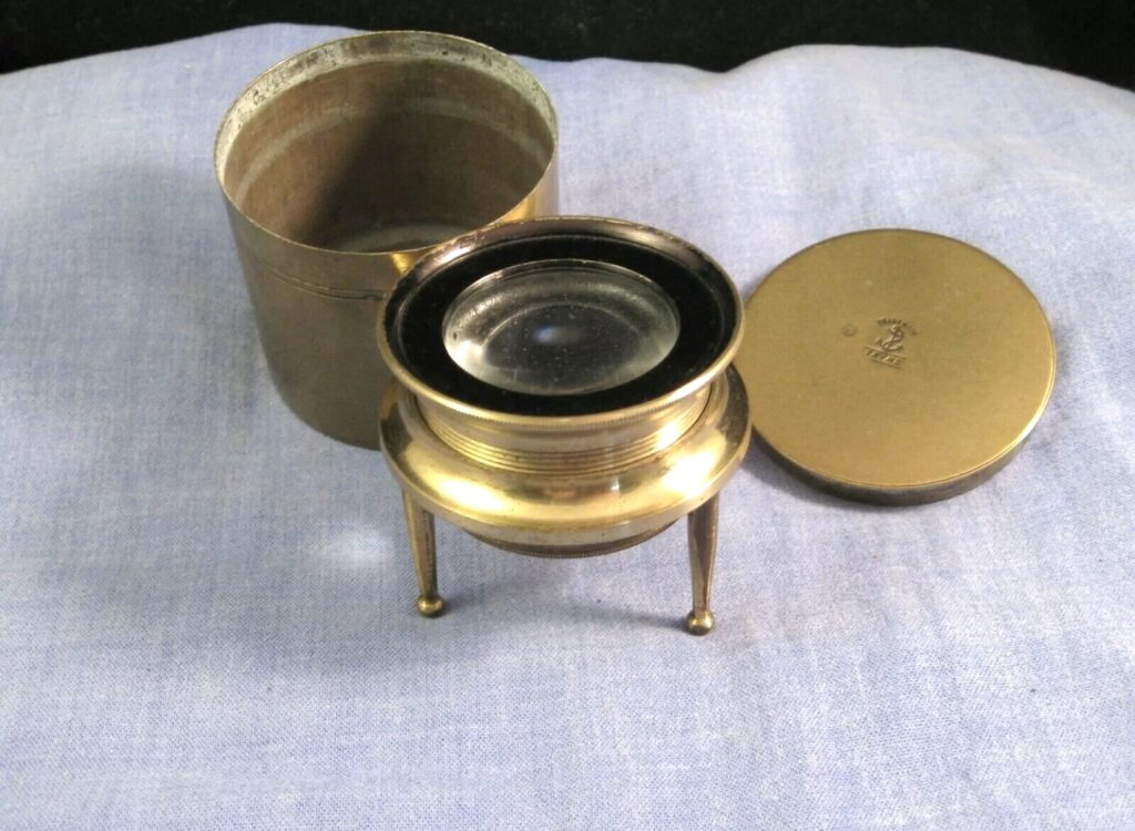 Pequeño microscopio portátil Whitering. c.1800.