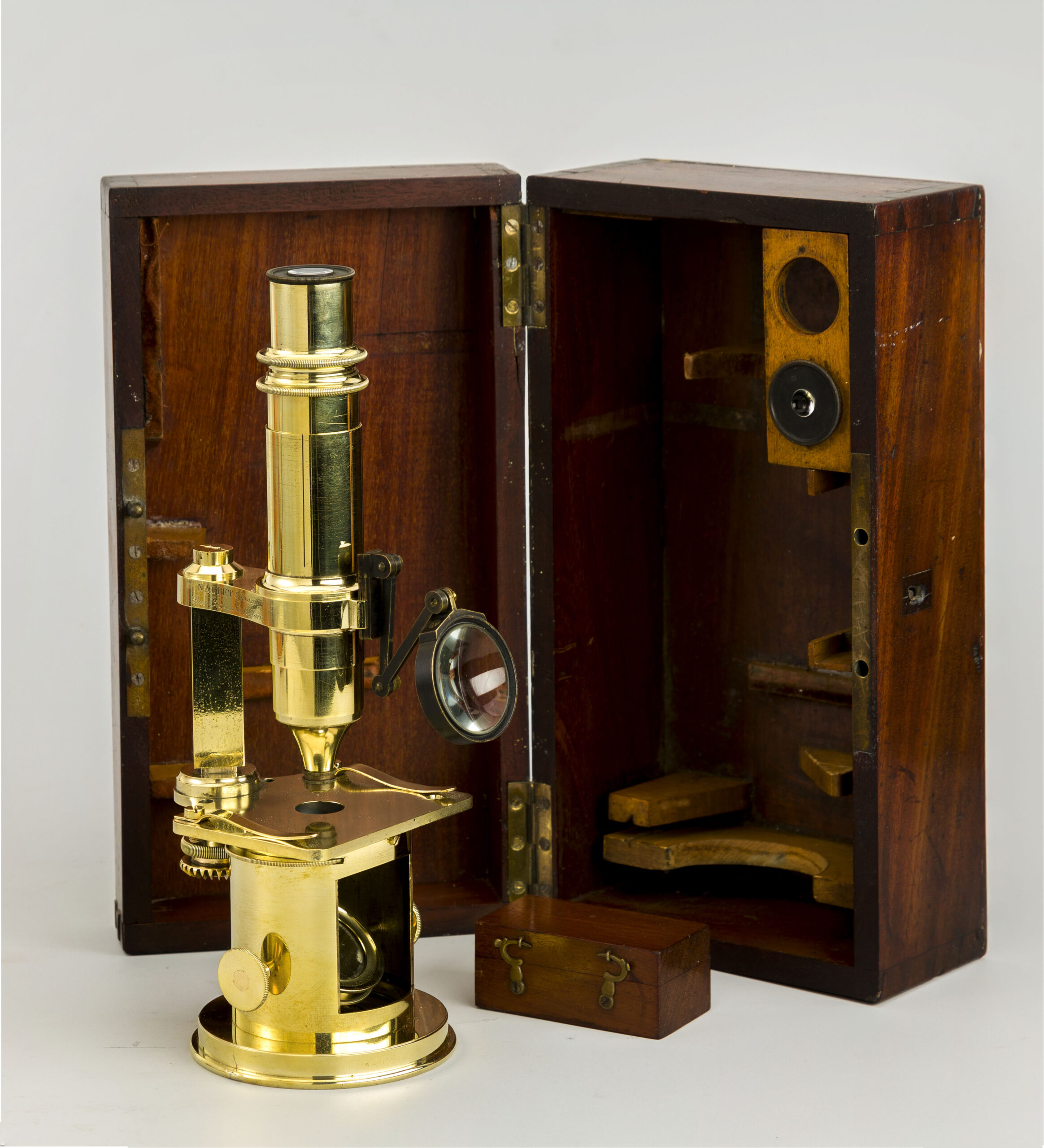 52c. Microscopio de tambor. C. Nachet. c.1850