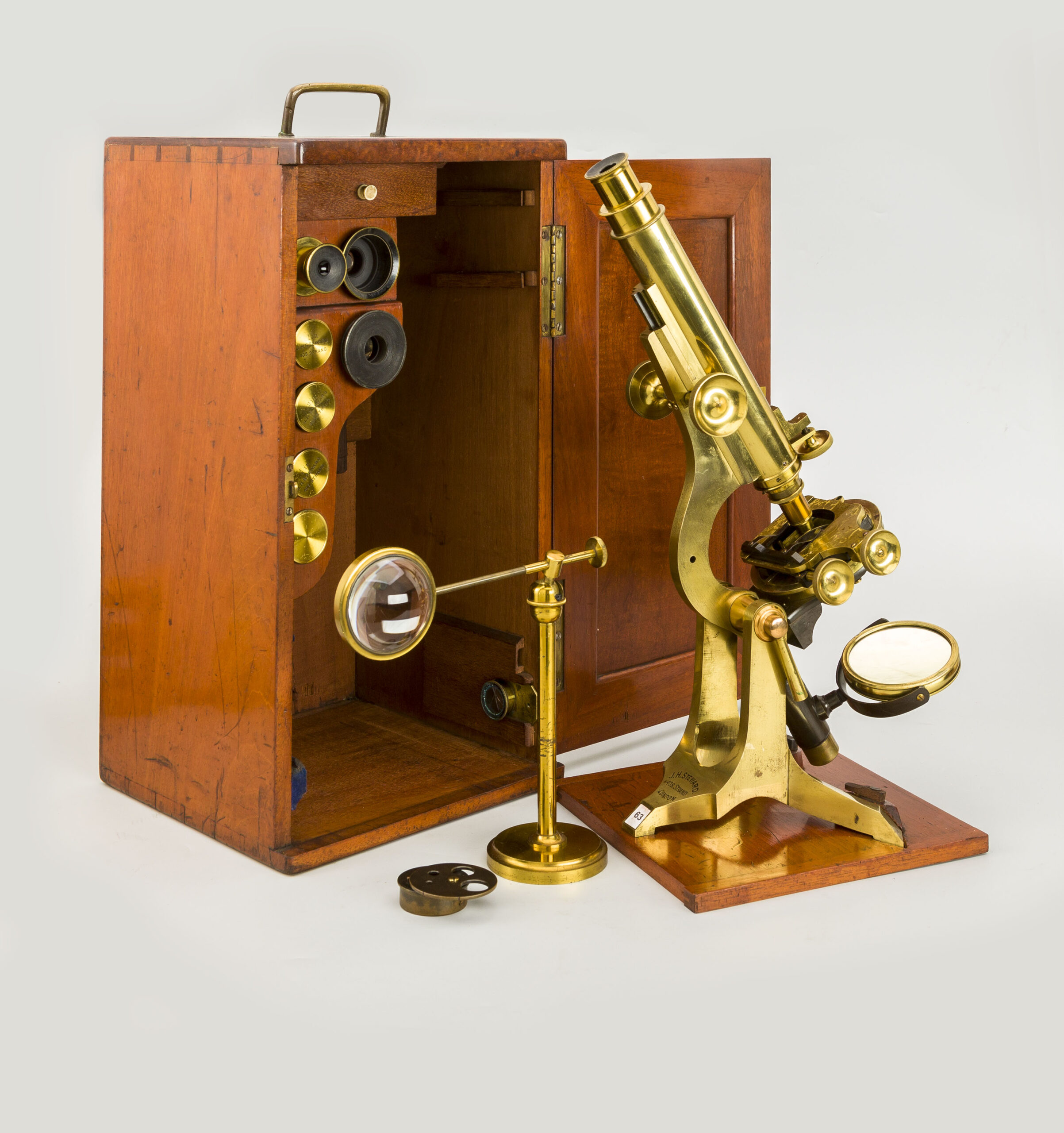 63. Microscopio monocular Grand Steward. Londres. c. 1857.