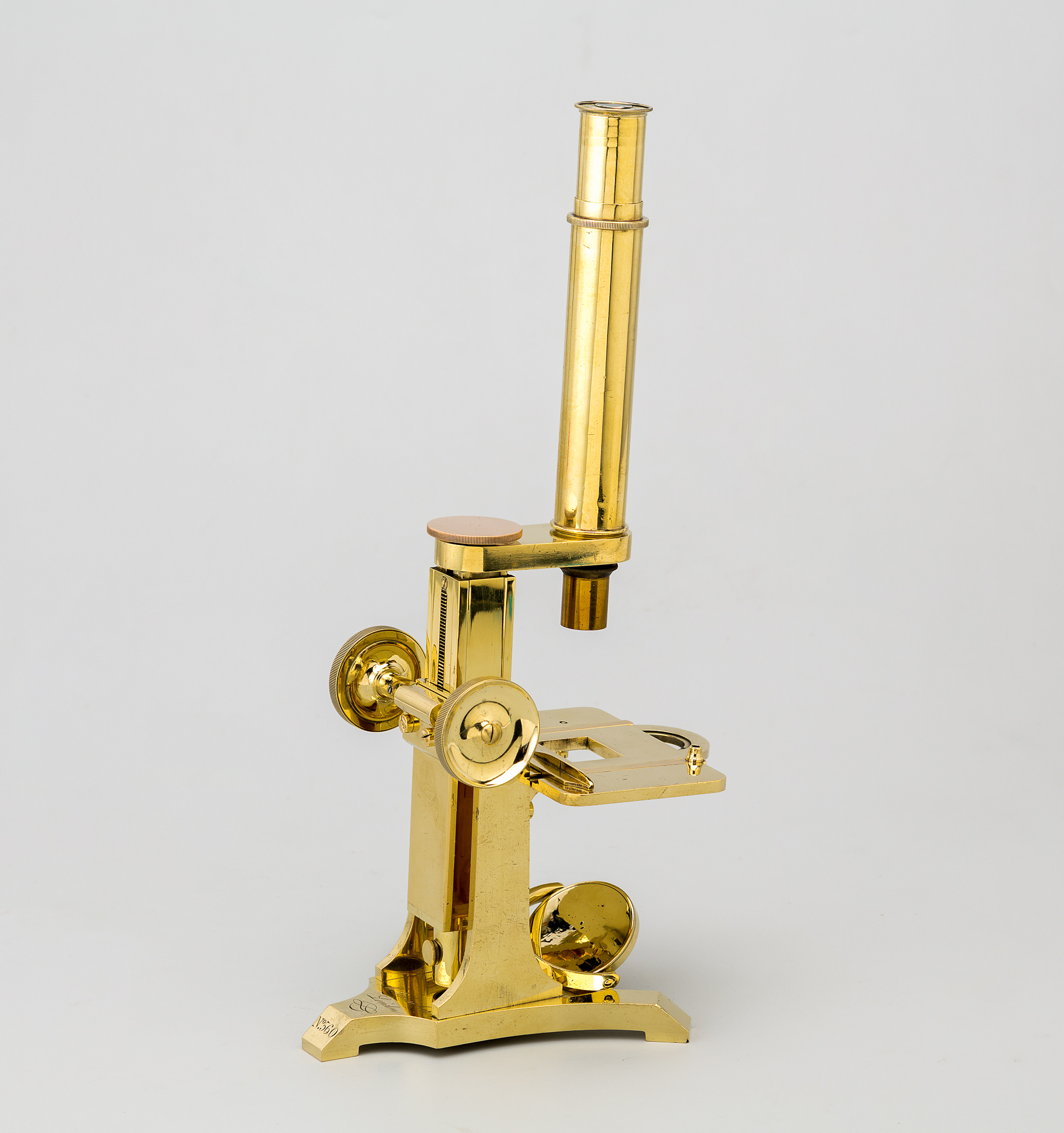 57. Microscopio monocular. M. Pillischer. c 1850. Londres