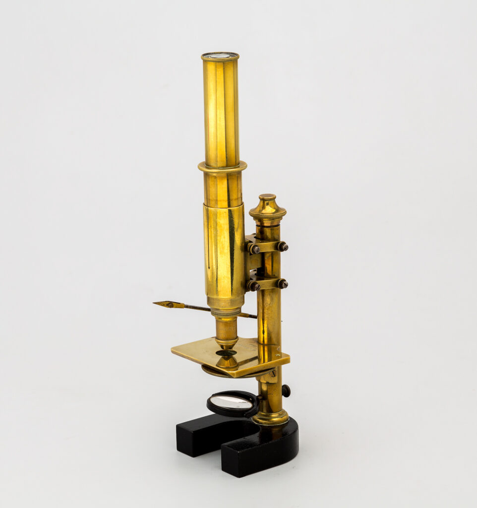 Microscopio monocular Reichert. Viena. 1909