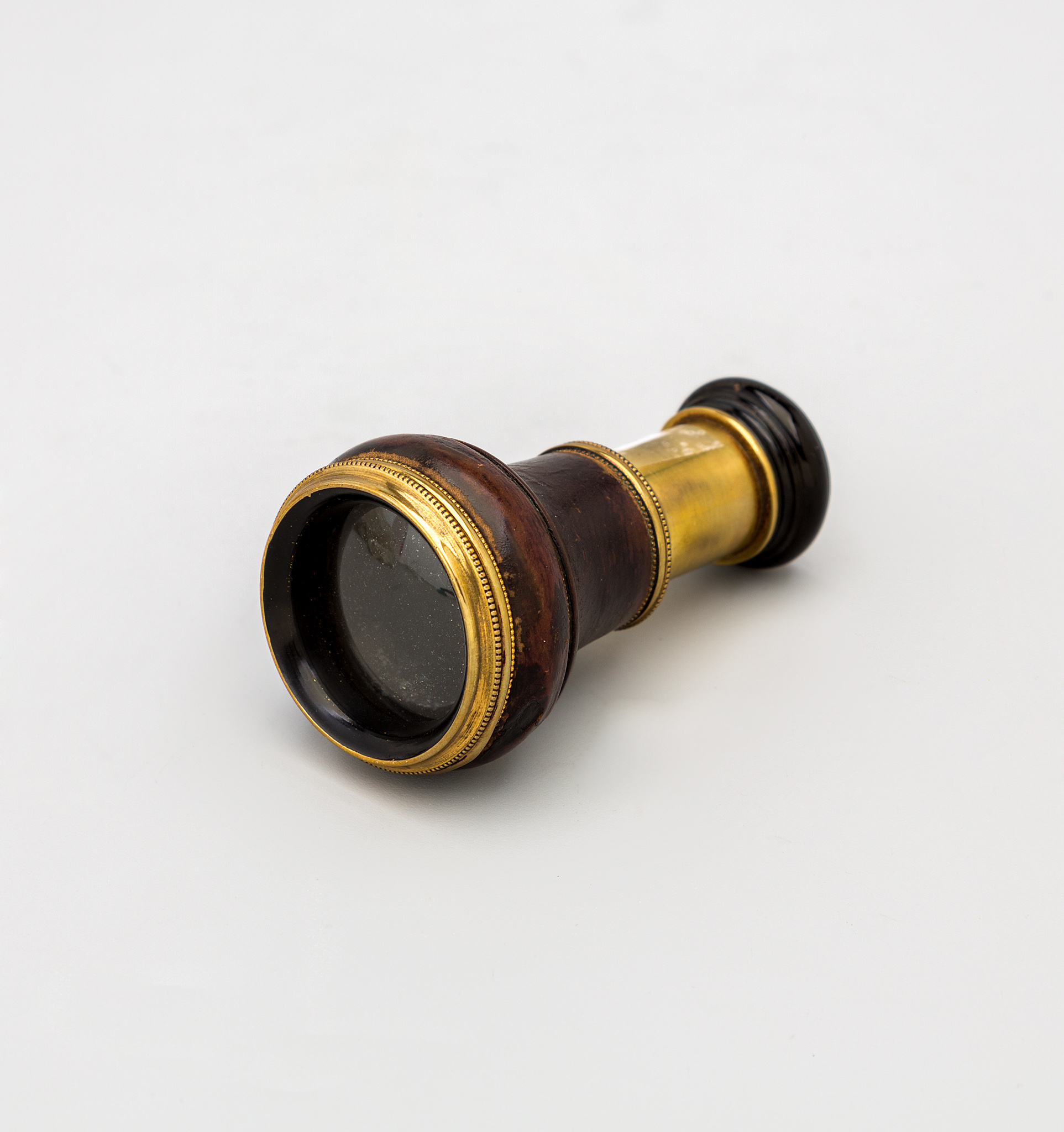 35. Catalejo de bolsillo monocular de época victoriana. c. 1890.