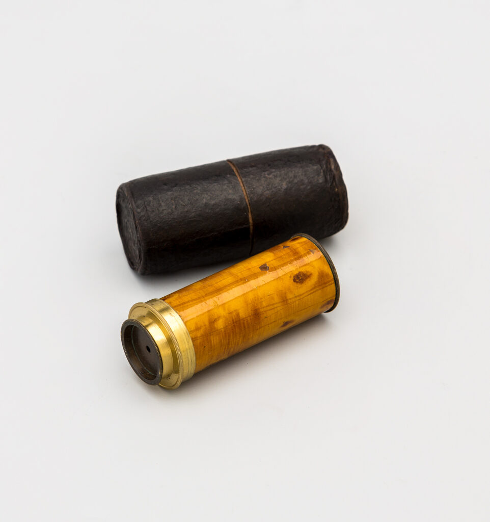 Simple portable cylindrical microscope. 1840
