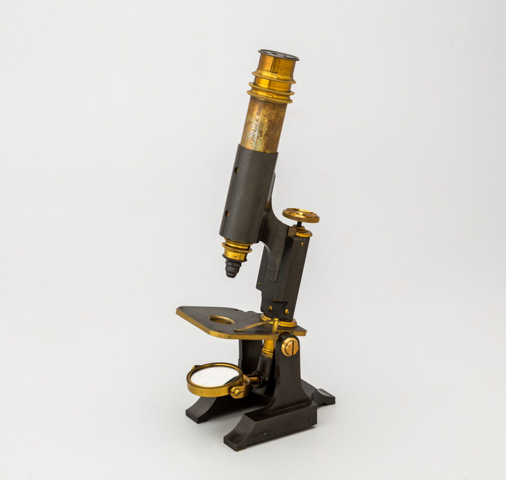 Microscopio monocular compuesto. J. Parkes & son. Birmingham. c.1850