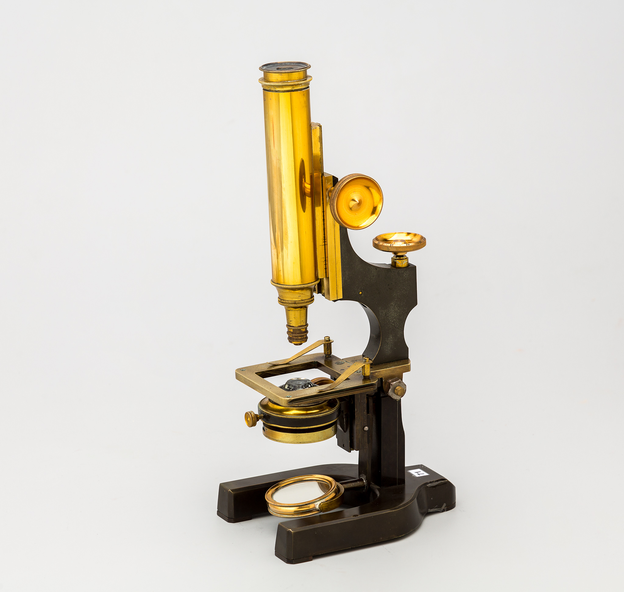 71. Microscopio monocular de época Victoriana. Ernst Leitz. c.1880