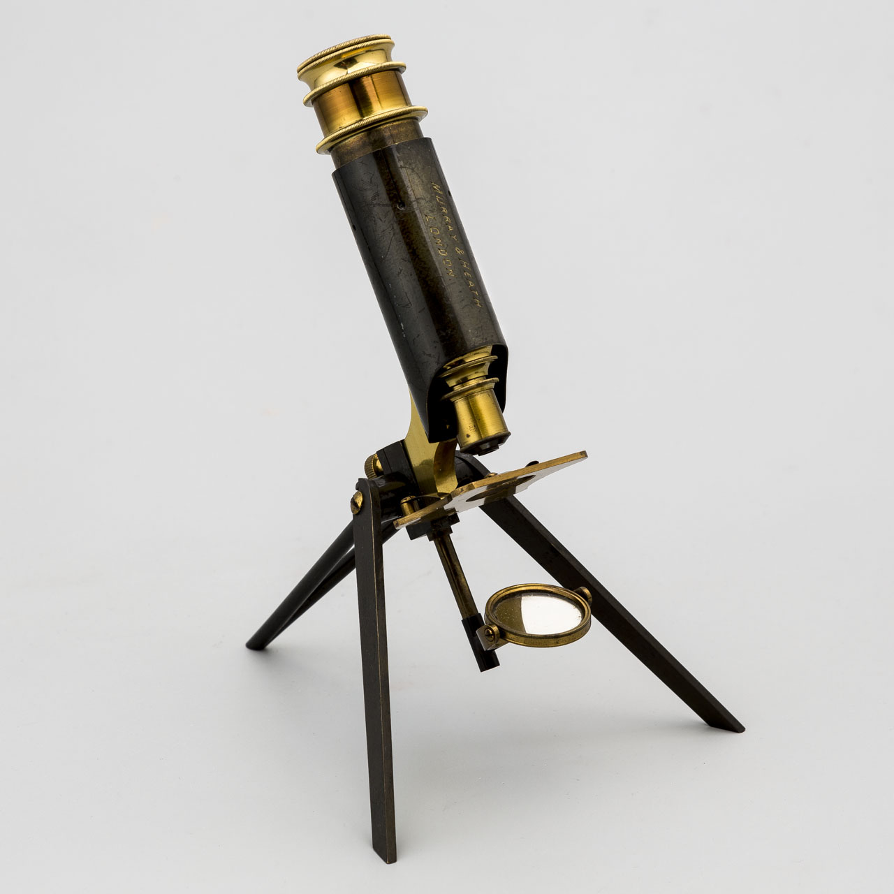 43. Microscopio plegable portátil. Murray & Heath. Londres. 1860