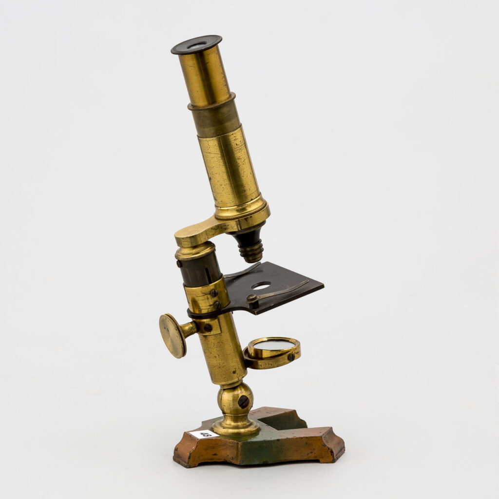 Pequeño microscopio monocular. 1860. Fabricado por Bailey. Birmingham.