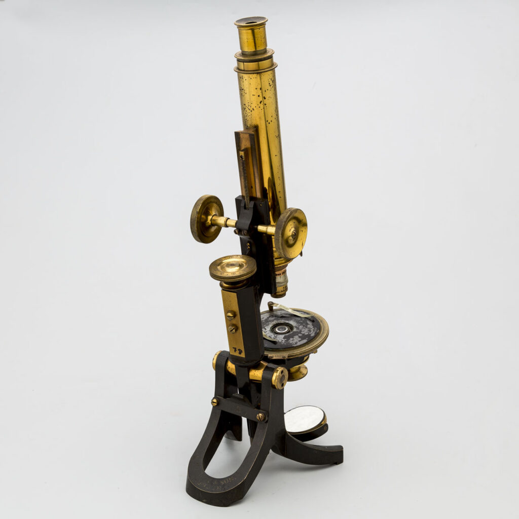 Polarized light microscope. Swift & son. London. 1907.