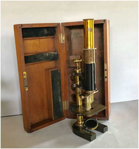Microscopio con intercambiador de objetivos. c.1890. H. Crouch