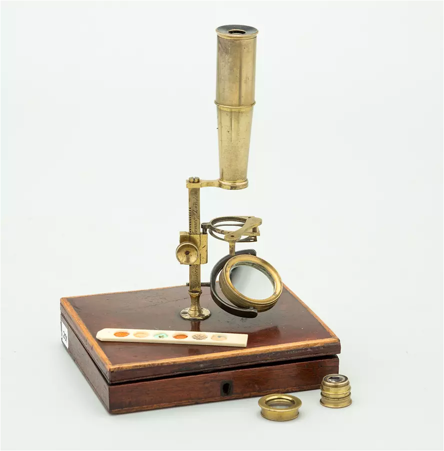 25f. Microscopio modelo Cary-Gould. J. Tuther. Londres. 1820.